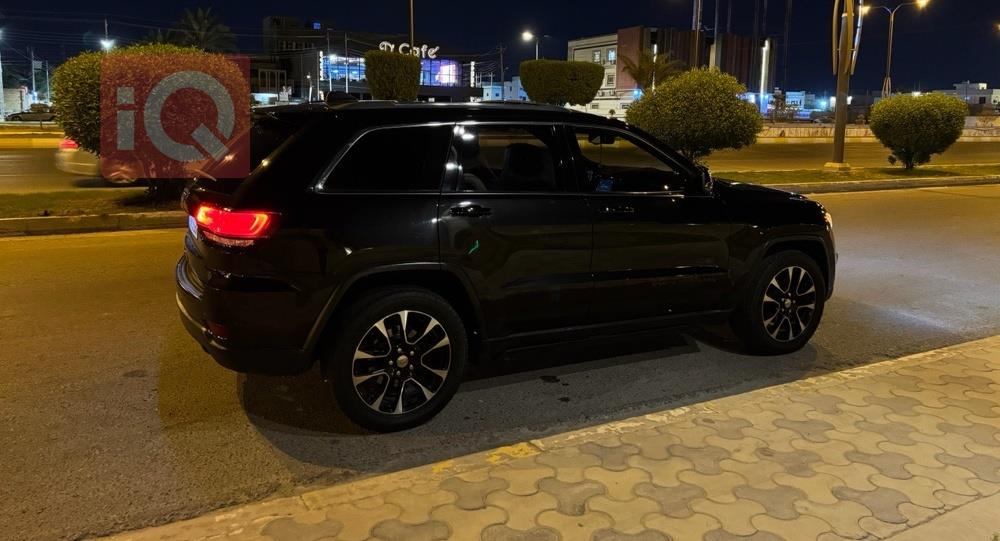 جیپ گراند شیرۆکی